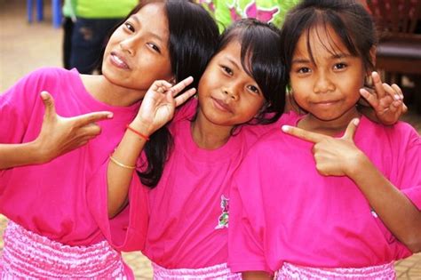 keep 28 at risk cambodian girls in school globalgiving