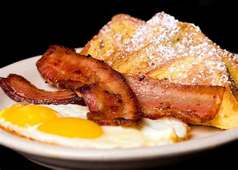 Fabulous French Toast With Crispy Bacon Yum