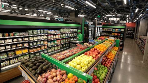 amazon opens   full sized cashless  grocery store gizmodo uk