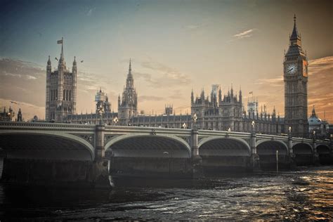 must know before visiting london for the first time guidester