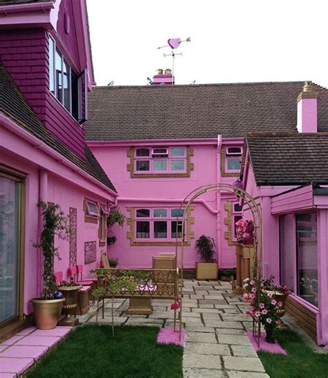 i spent the night in a barbie dreamhouse in essex and it was everything