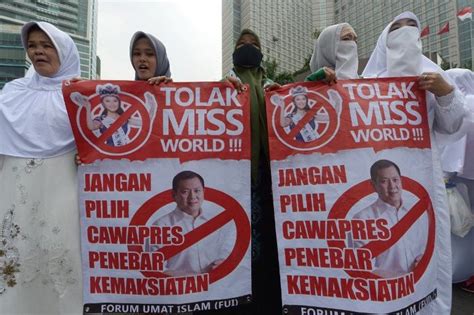 Indonesian Muslim Hardliners Protest Against Miss World