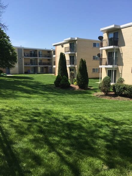 meadow view apartments  fairview ave blue island il  apartment finder
