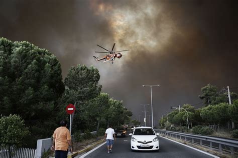 death toll climbs    greek wildfires  capital athens daily sabah