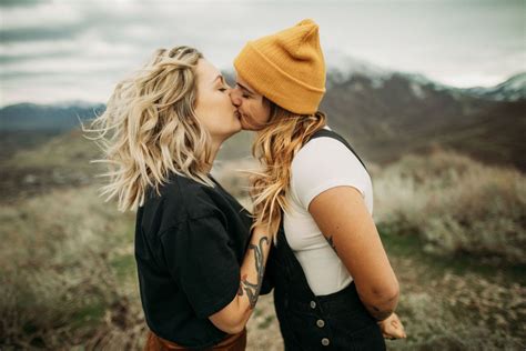 Spring Hilltop Lovers – India Earl Cute Lesbian Couples Lesbian
