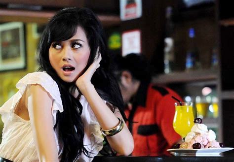 Aura Kasih [indonesian Actress] Blogger Sumedang
