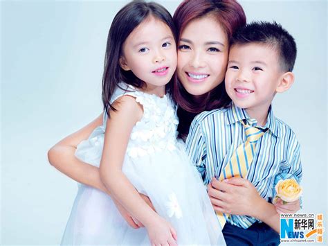 actress liu tao poses for mother s day people s daily online