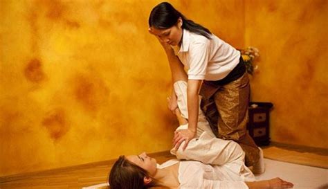60 min thai swedish or deep tissue massage with hot towels and hot