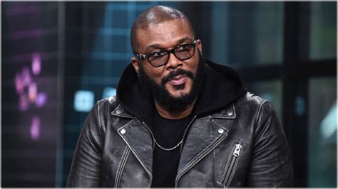 tyler perry paid off more than 430 000 layaways at walmart
