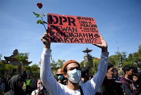 siliconeer clashes erupt as thousands protest indonesia