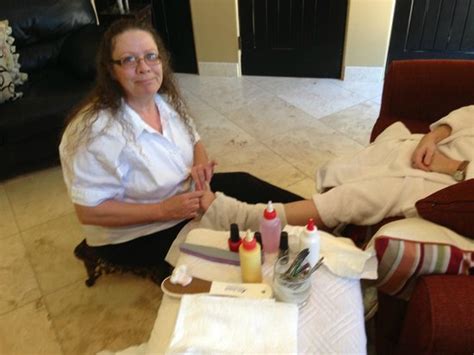 mobile nail technician picture of a magic touch mobile massage san