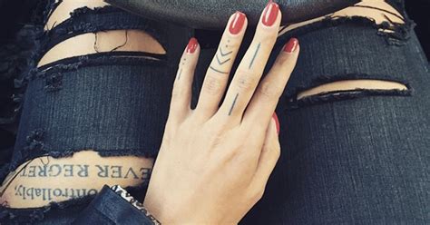 20 cool finger tattoos that will totally inspire you to get inked right now