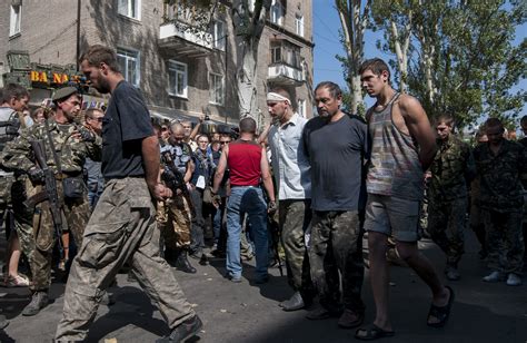 Rebels Parade Captured Ukrainian Soldiers In East The Japan Times