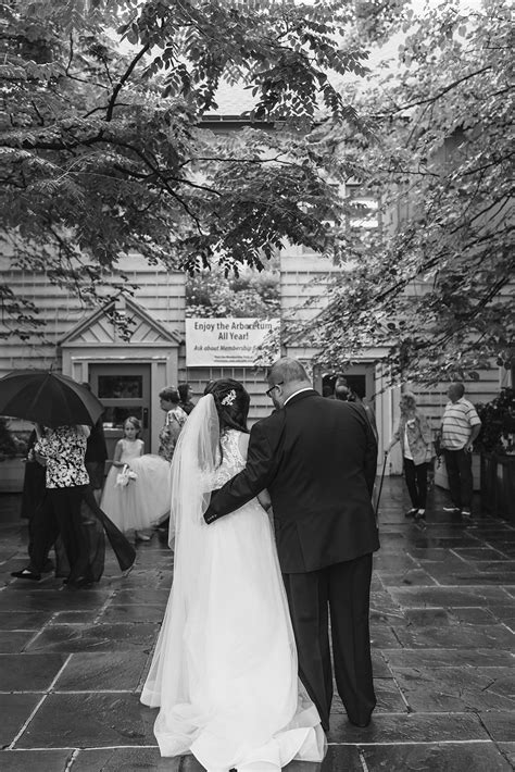 minnesota landscape arboretum wedding on a rainy day — bridget