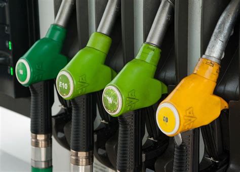 prezzi carburanti calo generale costo  benzina  diesel  fine ottobre