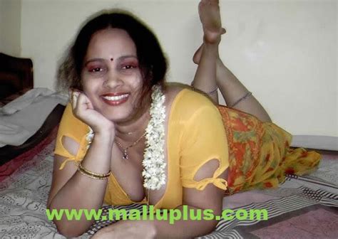 southfilmz tamil aunty pose