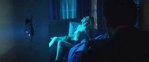 Zoey Deutch Sex Scene From Vincent N Roxxy Scandal Planet