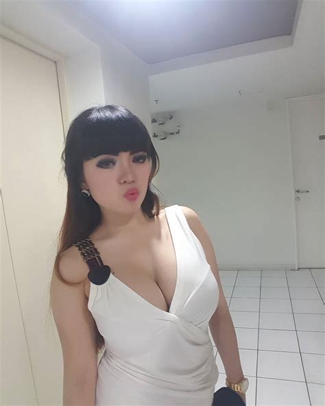 Foto Dj Dinar Candy Hot Model Sexy Indonesia