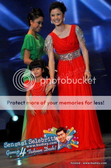 Gambar Lisa Surihani Dan Mia Sara Di Anugerah Skrin 2010