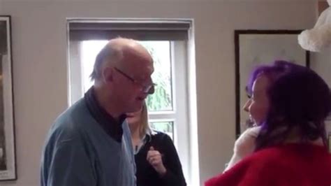 Video Irish Grandad With Alzheimer S Recognises His Niece