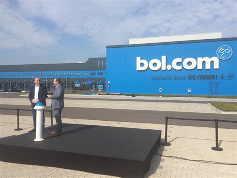 bolcom opent nieuw distributiecentrum  waalwijk de eerste beelden omroep brabant