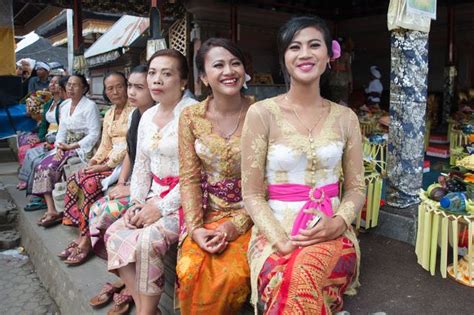 indonesian traditional dress clothing and national costume