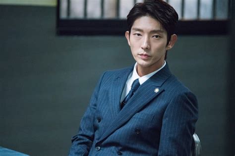 Lee Joon Gi Keeps His Cool In The Interrogation Room In Lawless Lawyer