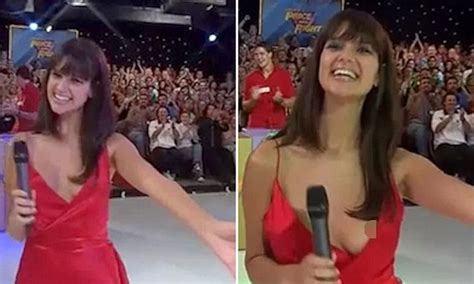 Tv Presenter Suffers Wardrobe Malfunction Live On Air Daily Mail Online