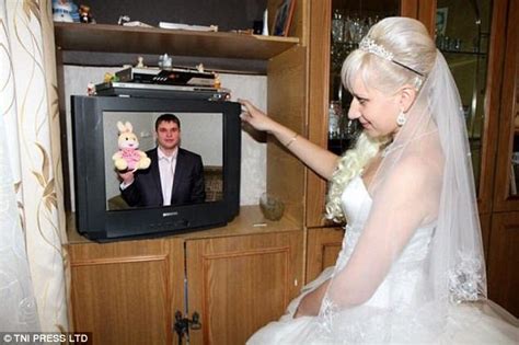 russian wedding photos take less than traditional approach daily mail online