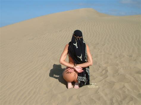 Nude Girl Bound On Dune December 2007 Voyeur Web Hall