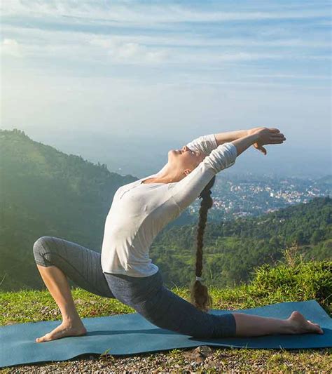 wie man die anjaneyasana zu tun und  sind ihre vorteile yogaorama