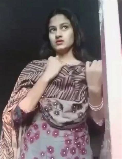 🥵innocent Desi Girl Recording Herself Str Pping Fully Nud€ For Her Long