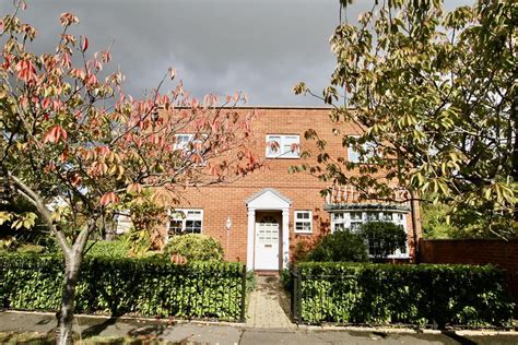 southbourne grove westcliff on sea 3 bed semi detached house £650 000