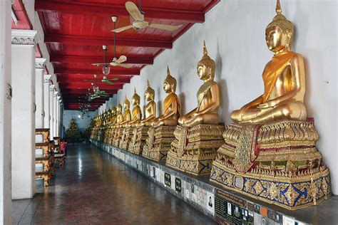 wat mahathat  bangkok bangkok temple  meditation center  guides