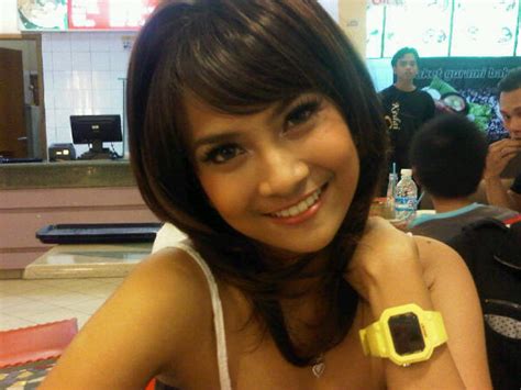 vanessa angel biodata artis populer