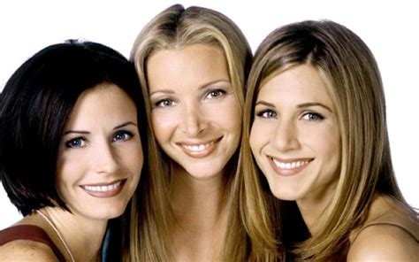 jennifer aniston reportedly upset with friends co stars courteney cox and lisa kudrow glamour fame