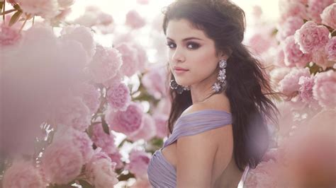 Beautiful Selena Gomez American Singer Actress Celebrity Girl Wallpaper