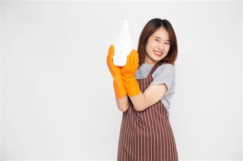 Retrato De Uma Jovem Asiática Feliz Empregada Doméstica Ou Dona De Casa
