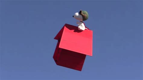 drone    snoopy flying   doghouse en