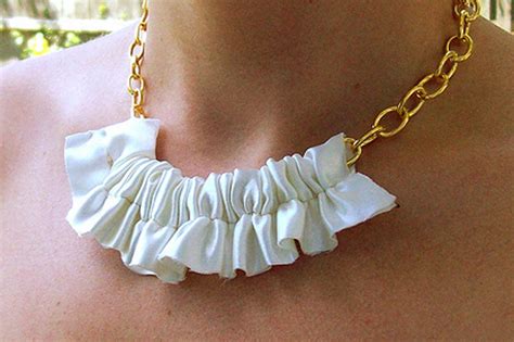 diy bib necklace in ruffle pattern · how to make a ribbon