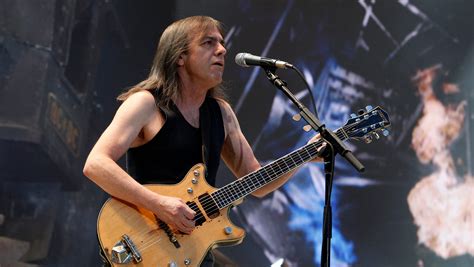 acdc  founder malcolm young  world reacts   death