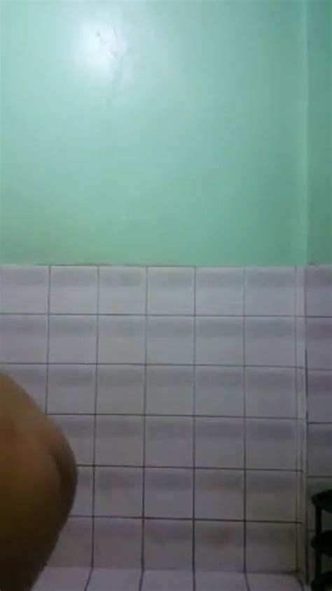 Sexy Pinay Teases In The Shower