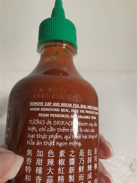 1 Bottle Huy Fong Sriracha Hot Chili Sauce 17 Oz Expiration August