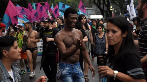 35 Fotos De La Marcha Del Orgullo Gay En Buenos Aires