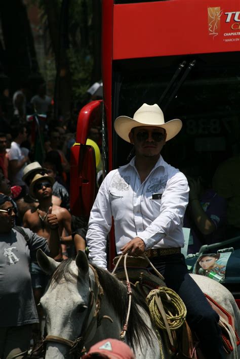 Imágenes Masculinas En Las Calles De México Tres Vaqueros En El Df