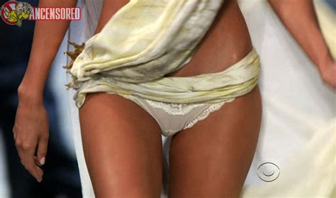 naked miranda kerr in victoria s secret fashion show 2008