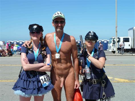 tons of public amateur cfnm moments from the bay to breakers event all things cfnm at all
