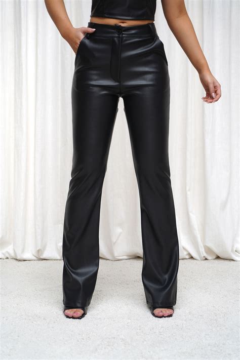 leatherlook flared broek zwart met high waist model esualsnl flare broek damesbroeken model