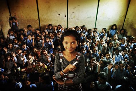 dewi   jaar oud en woont met haar ouders en zus  een van de sloppenwijken van delhi india