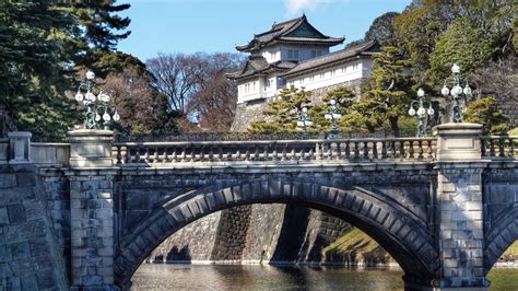 pictures emperor akihito  japan   imperial palace  calls home